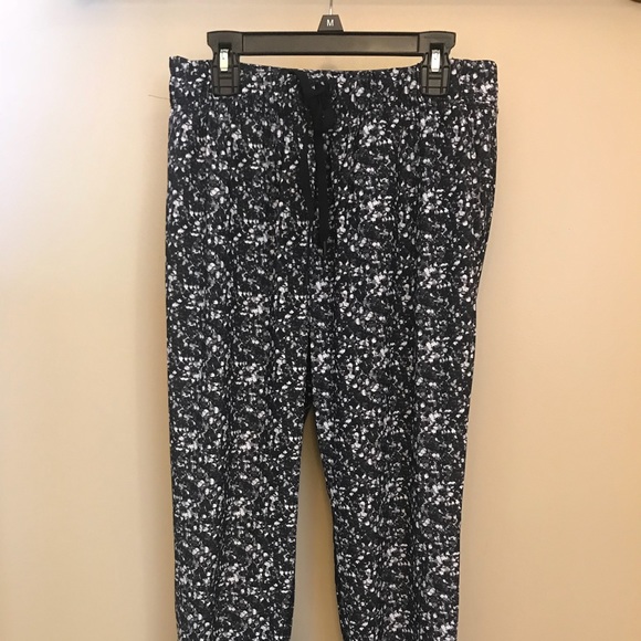 Sold Lululemon Crop Sequin Shimmy Shimmer Pants - Picture 3 of 8